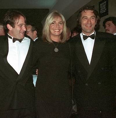 FILE - In this Dec. 17, 1990 file photo, director Penny Marshall poses with co-stars of “Awakenings” Robin Williams, left, and Robert De Niro at the premiere of the film in New York. (AP Photo/Chrystyna Czajkowsky, File)