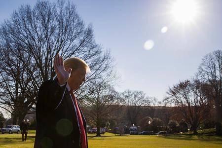 U.S. President Donald Trump waves as he departs after speaking on the South Lawn of the White House as he walks to Marine One, Sunday, Jan. 6, 2019, in Washington. (AP Photo/Alex Brandon)