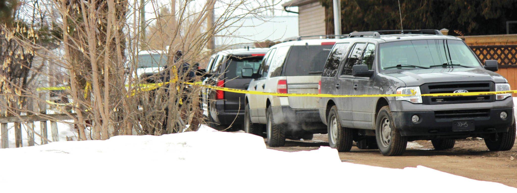 Vehicles parked in the back alley behind the cordoned off homes in Stettler. (Stettler Independent file photo)