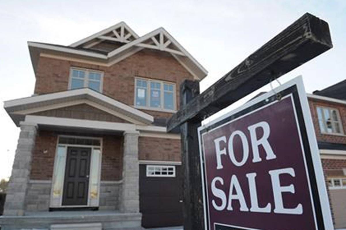 A new construction development offers real estate options for sale in the west end of Ottawa on Thursday, Feb. 24, 2011. (Sean Kilpatrick/The Canadian Press)