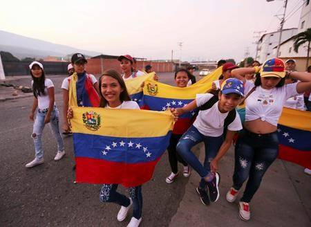 Soldiers unleash tear gas amid tension on Venezuela’s border