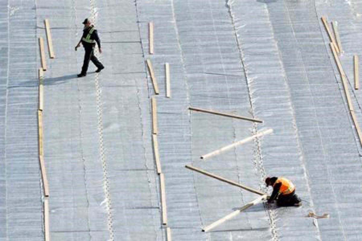 Men work on an insulated tarp that covers the ice ahead of the NHL Winter Classic hockey game between the Pittsburgh Penguins and Philadelphia Flyers, in Philadelphia, Thursday, Feb. 21, 2019. When the Flyers host the Penguins on Saturday at Lincoln Financial Field, it‚Äôll be the 27th NHL outdoor game since 2003, and next season‚Äôs Winter Classic is at the Cotton Bowl in Dallas. There‚Äôs no fear of the variable climate in Texas in early January and almost no limit to where these games can go. (AP Photo/Matt Rourke)