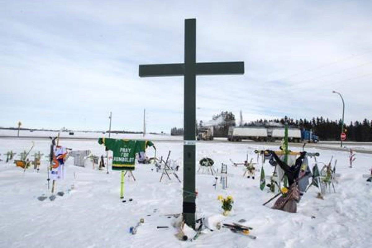 Coroner calls for seatbelts on buses following Humboldt crash