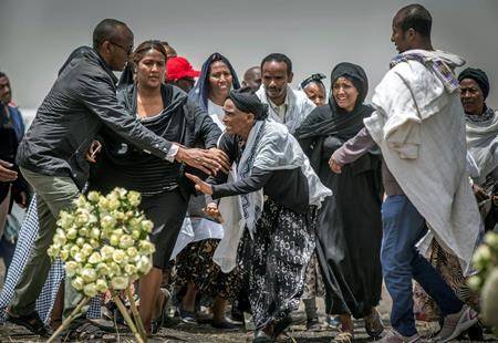 More families arrived at the site of the Ethiopian Airlines crash on March 14, 2019. (AP)