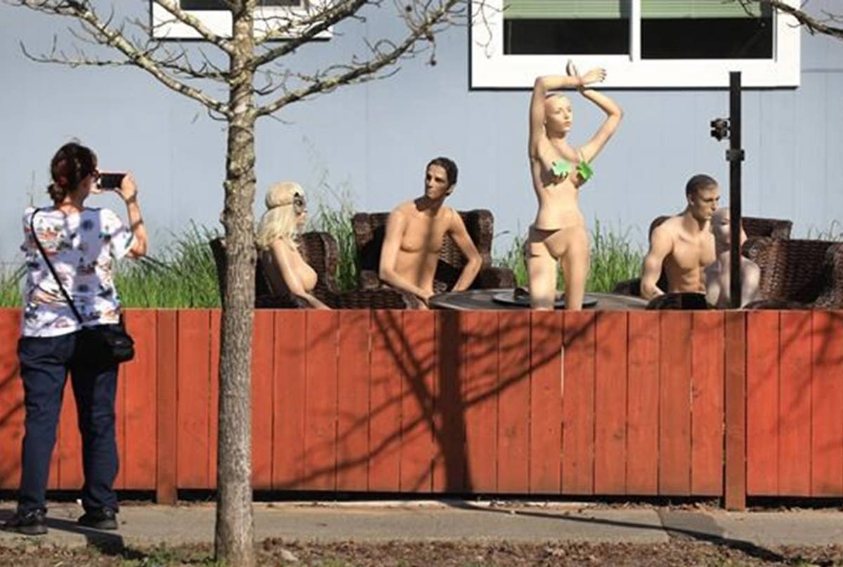 Cali man uses nude mannequins to send message to ‘nosey’ neighbour