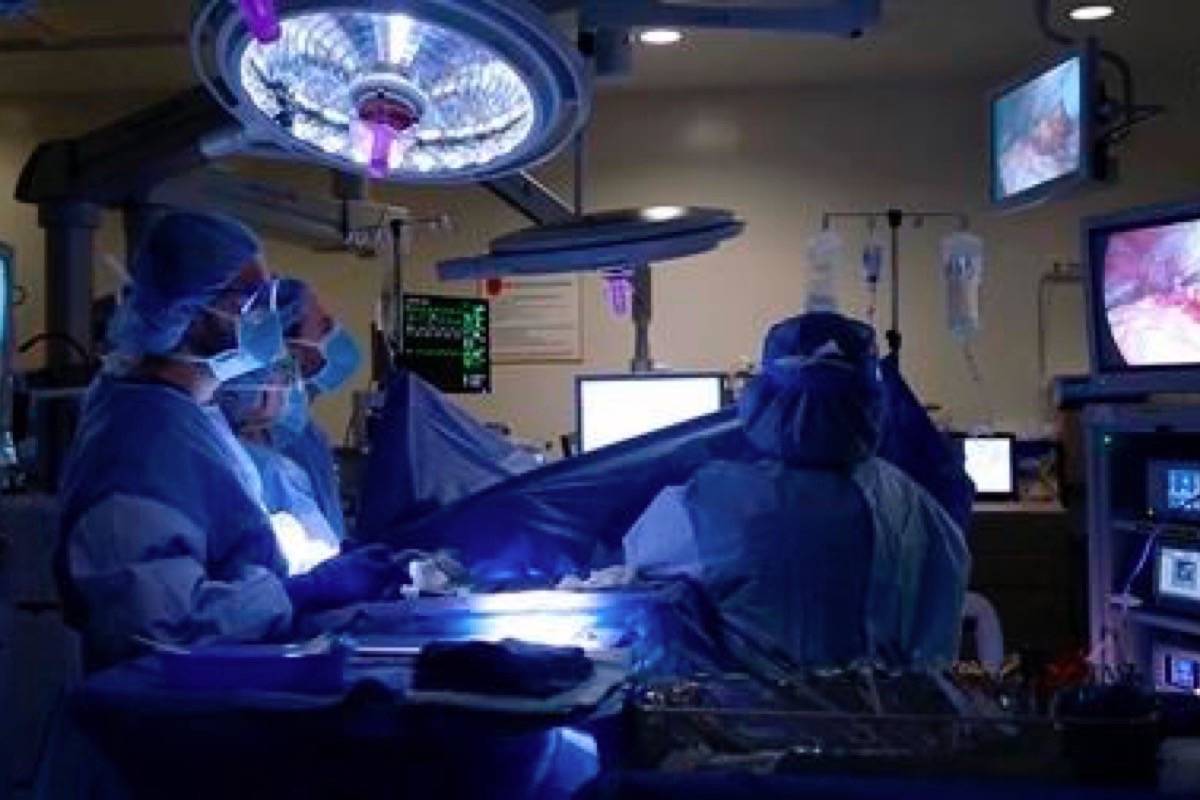 In this image made from video provided by Johns Hopkins Medicine, surgeons operate on Nina Martinez of Atlanta, who‚Äôs thought to be the world‚Äôs first kidney transplant living donor with HIV, in Baltimore on Monday, March 25, 2019. Doctors transplanted one of Martinez‚Äôs kidneys into an HIV-positive recipient who chose to remain anonymous. (Johns Hopkins Medicine via AP)