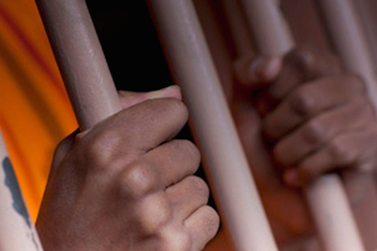 Florida police officer jailed on child rape charge